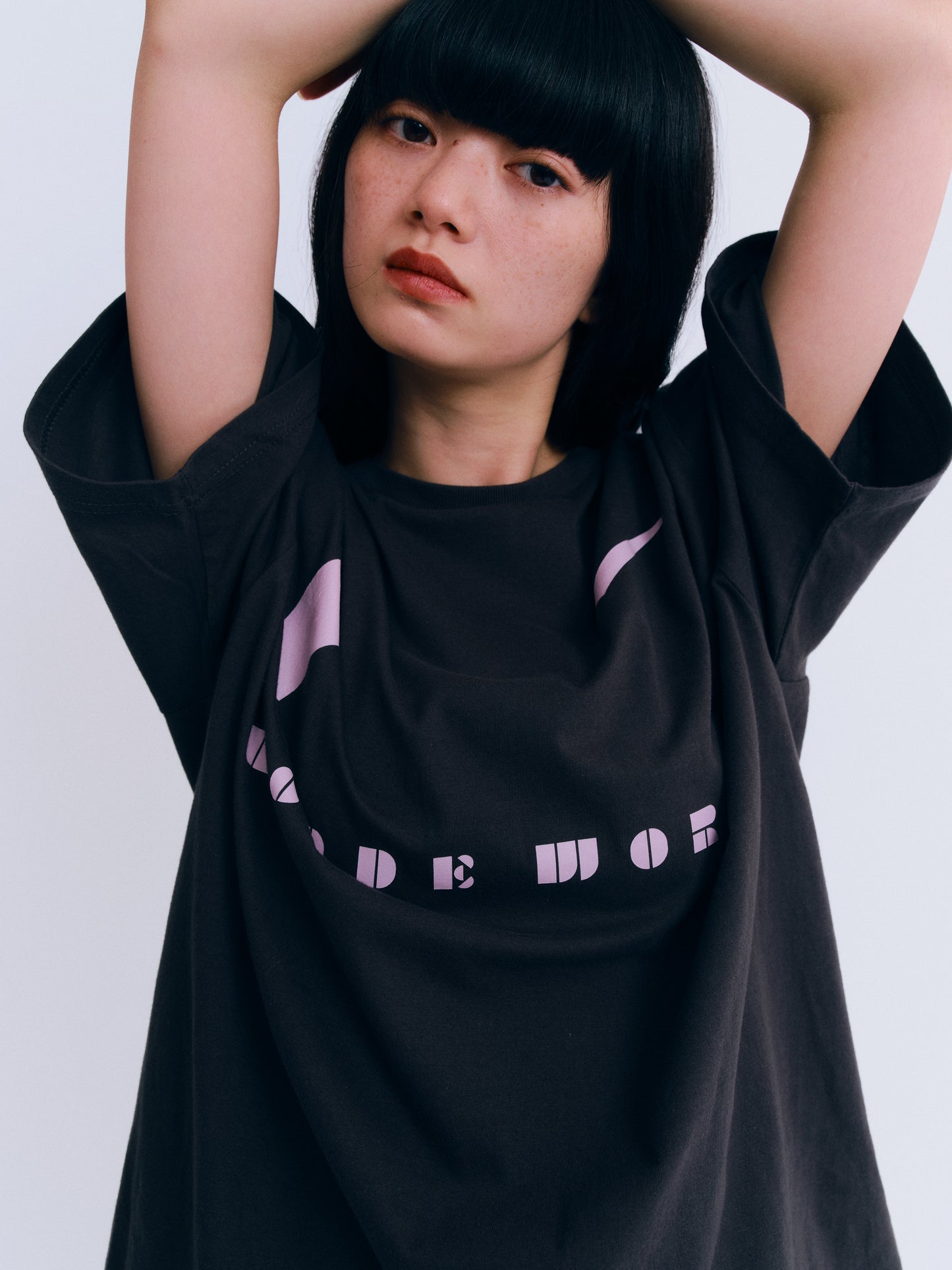 OVER ロゴTシャツ