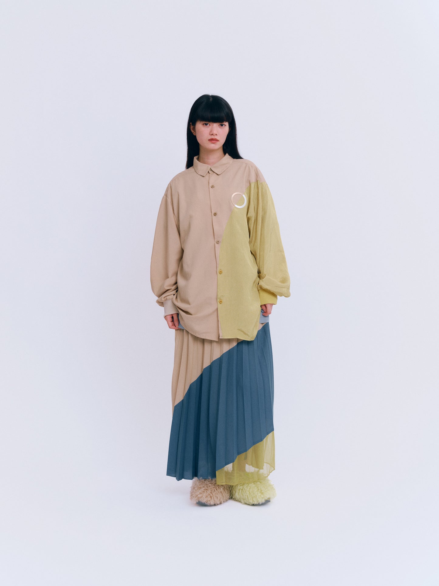 サークル刺繍ロングスリーブシャツ