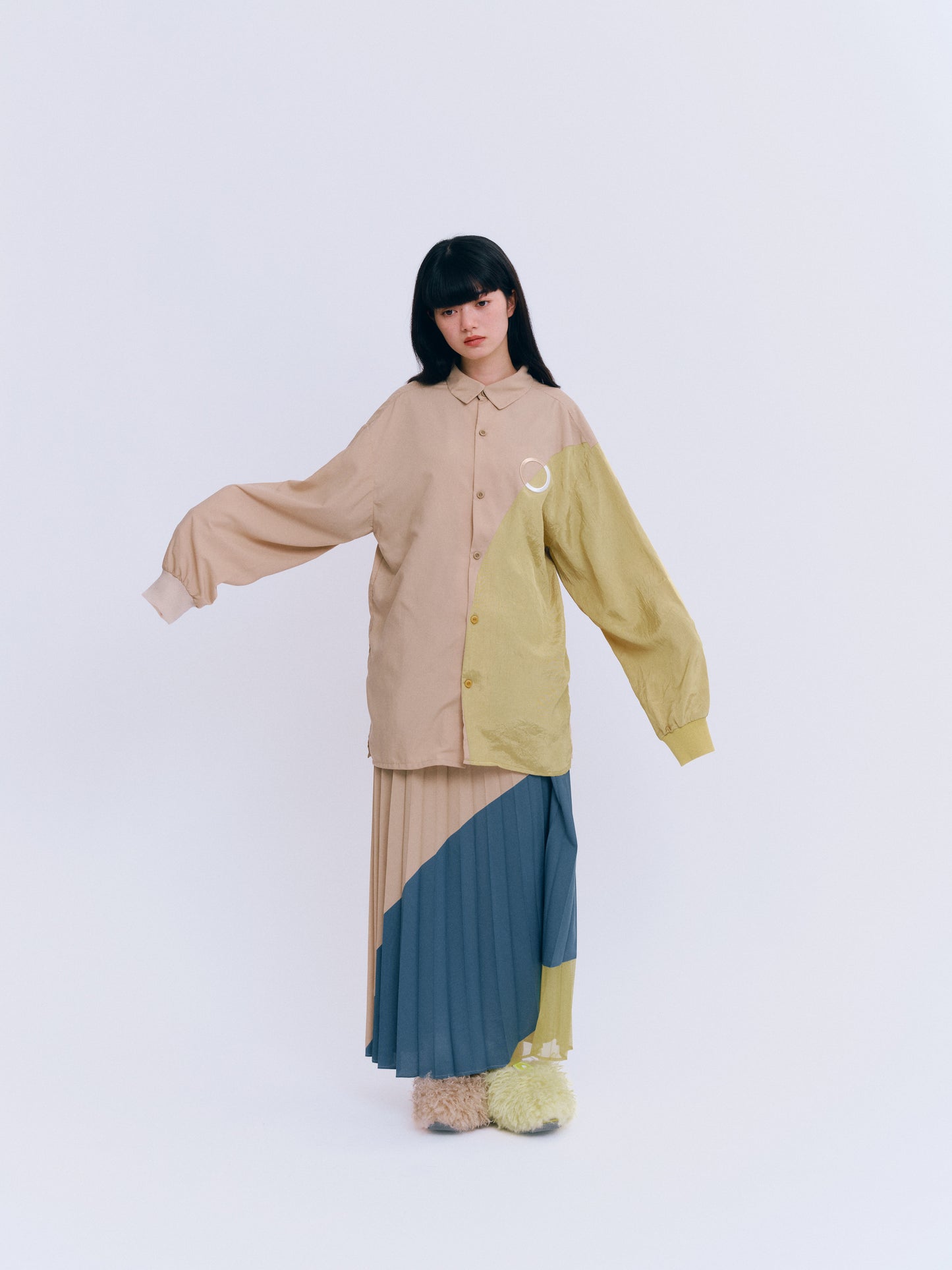 サークル刺繍ロングスリーブシャツ