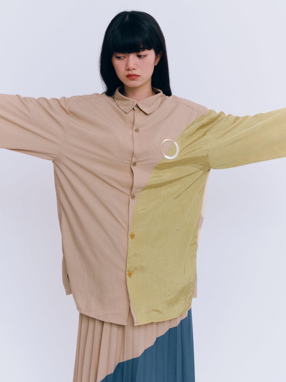サークル刺繍ロングスリーブシャツ