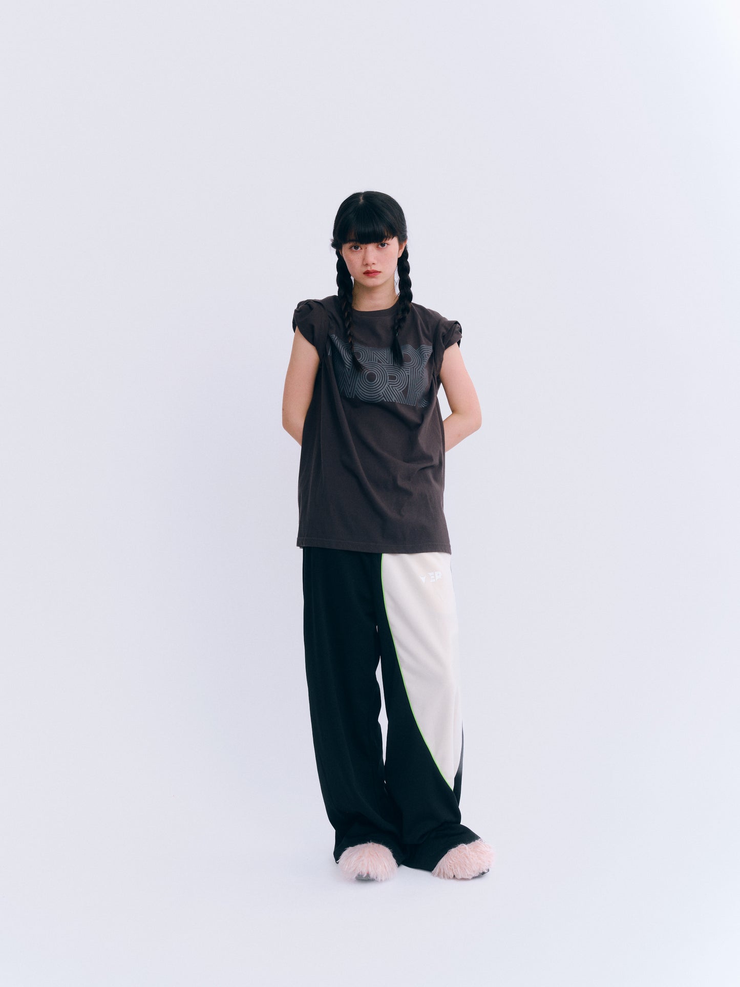 MONDEWORKロゴT 26