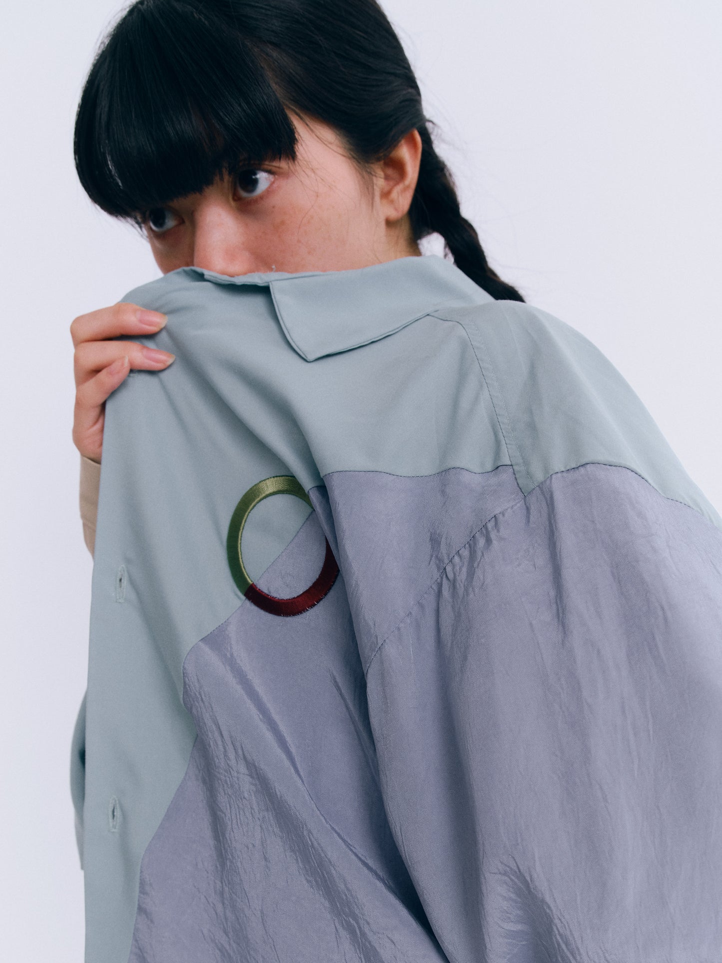 サークル刺繍ロングスリーブシャツ